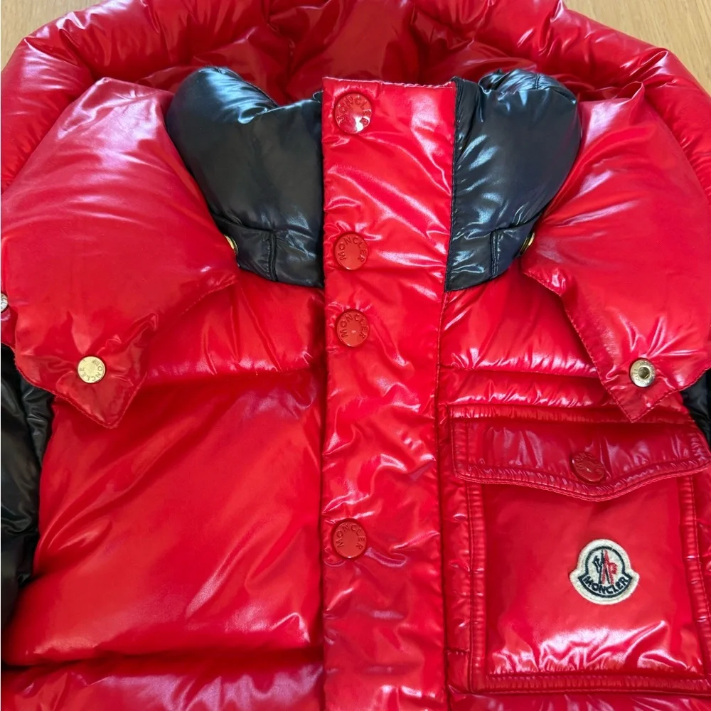 Moncler Boys Down Jacket in red size 6